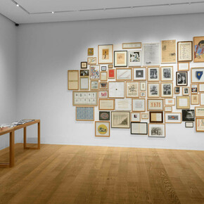 Alighiero Boetti, Cabinet de curiosités, vista della mostra. Per gentile concessione di Tornabuoni Arte
