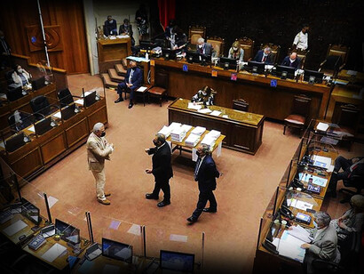 Sesión en el Senado de la República de Chile