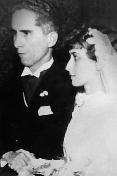Boda de Germán Suárez-Vértiz, pintor peruano, con María Teresa Reyes, pintora peruana. Abuelos paternos de Pedrito. Fuente: Periódicos del Perú