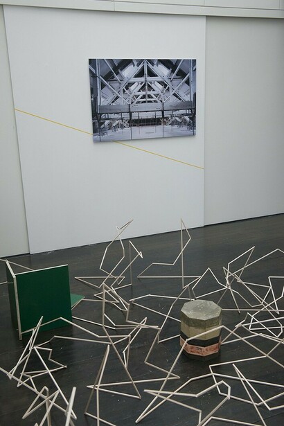 © Vue de l'exposition "Et quelquue(s) espacement(s)" avec les œuvres de Lucie Le Bouder, Quentin Lefranc, Patrick Tourneboeuf et Delphine Deguislage.