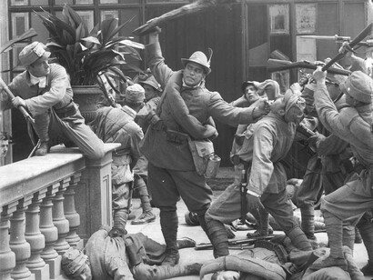 Scena del film Maciste alpino, 1916, di Luigi Romano Borgnetto