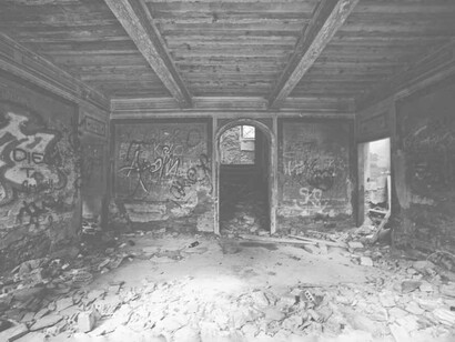 Nel 1821, la villa fu venduta insieme ad altre proprietà del Calamai al conte Giovanni Giraud