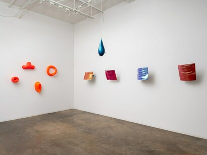 Cris Worley, Fragments, exhibition view. Courtesy of Cris Worley Fine Arts Gallery