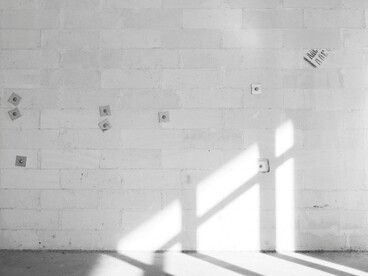 Spesso oggi il malcontento è alimentato dalle multinazionali e dalla tecnologia che manipolano i nostri desideri