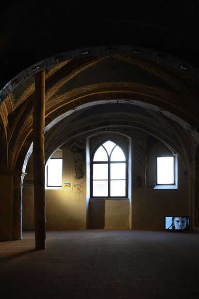 Veduta della mostra, Santa Maria della Scala, Siena. Courtesy AGIVERONA Collection. Ph. Michele Alberto Sereni