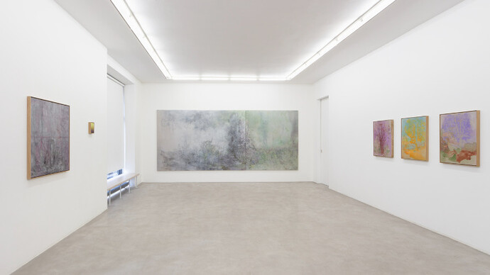 Heli Hiltunen, Sinä saat istua tyhjän päällä ja pitää ilmasta kiinni, exhibition view. Courtesy of Galerie Anhava
