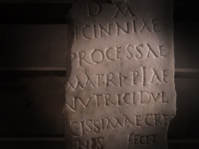 Epigrafia. Epigrafe rinvenuta a Roma e conservata tutt’oggi a Urbino, Palazzo Ducale, Museo Archeologico Lapidario, Pianterreno, specchio XIV, inv. 40891. CIL VI, 21347.