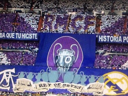 Pancarta gigante en uno de los fondos del Santiago Bernabéu