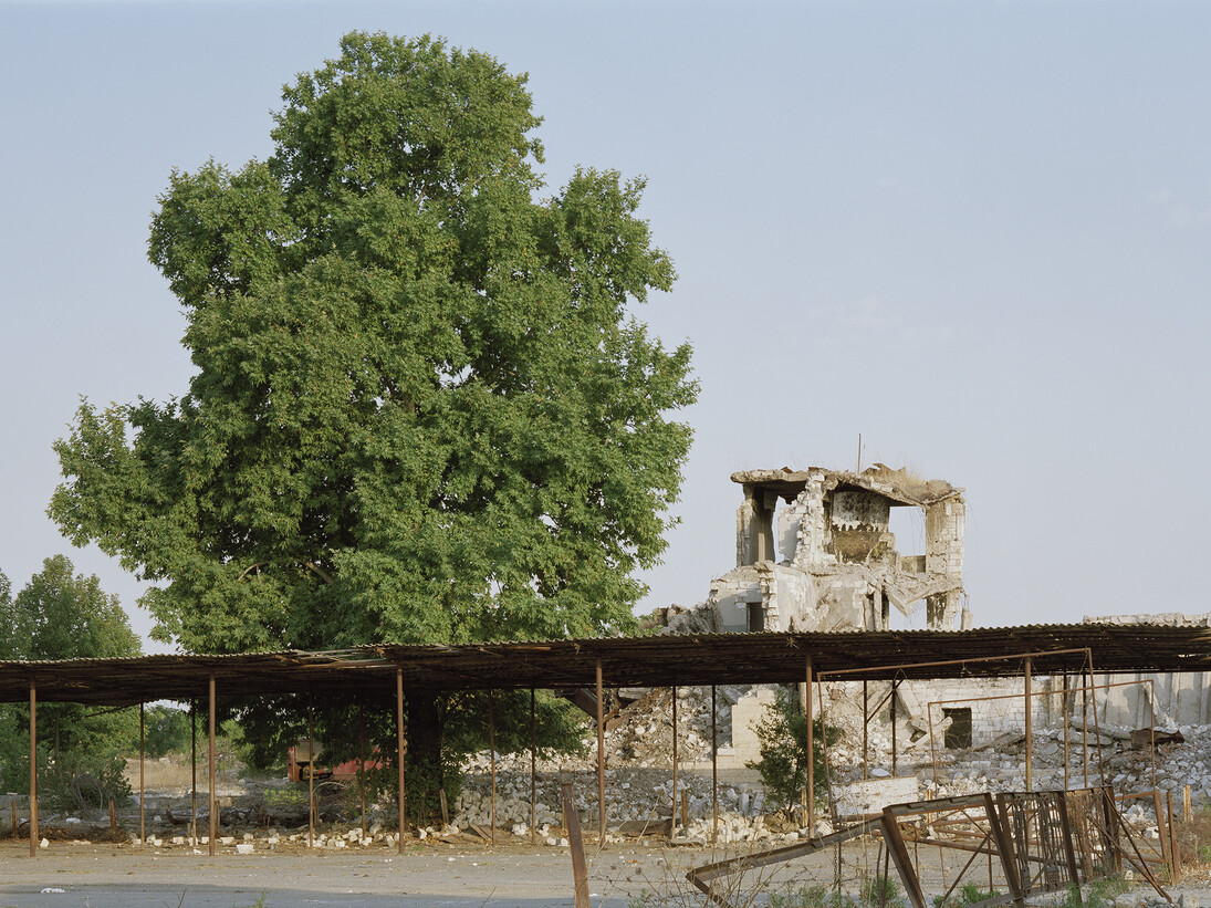 Hrair Sarkissian, Front Line, 2007, Courtesy of the artist and Kalfayan Galleries, Greece