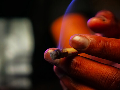 Distorsions et aliénations. Elles ne font que décrire l’aliénation et la dépendance, par exemple, on se drogue parce qu’on est influencé par ses amis