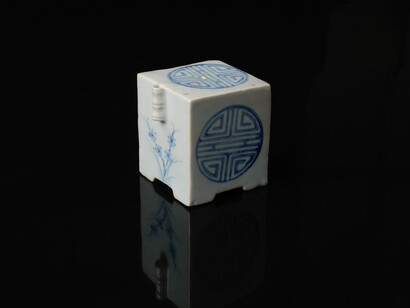Ahn Dong-Oh 안동오, White porcelain water dropper 白磁水滴. Courtesy of Dai Ichi Arts 