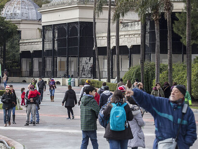 Personas de paseo por la Calle Florida, Ciudad Autónoma de Buenos Aires, Argentina