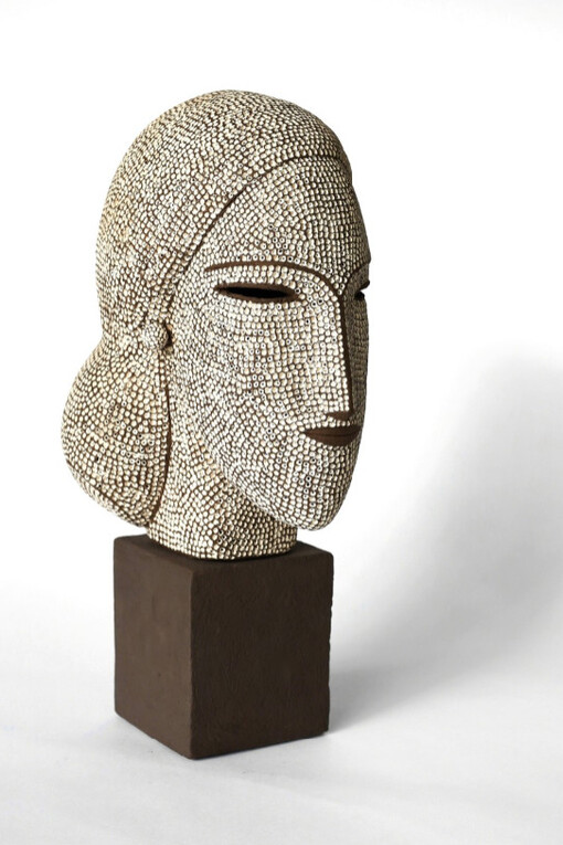 Between Forms. Courtesy of Ippodo Gallery
