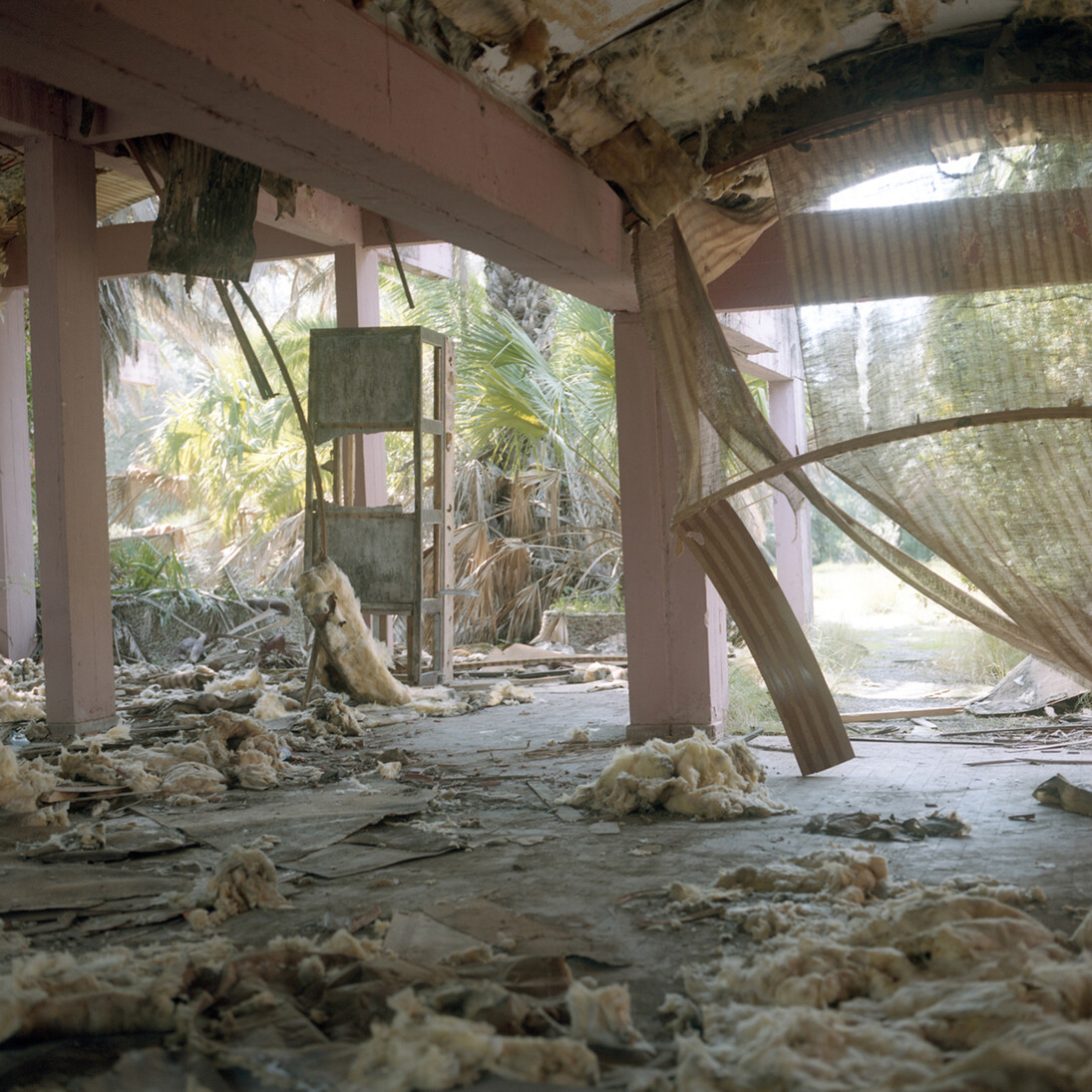 Yto Barrada, Restaurant-Villa Harris, fig. 1, 2010, Fotografia cromogènica. Edició 4/5, Dimensions: 125 x 125 cm. Cortesia de l’artista i de la Galeria Sfeir-Semler, Beirut/Hamburg
