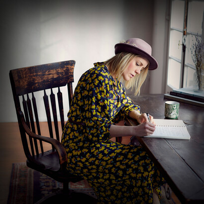 Escribir fue una manera de ordenar lo vivido y darle sentido a lo que dolió y a lo que sostuvo