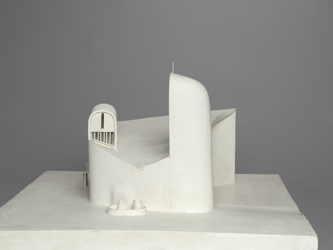 Le Corbusier, Chapelle Notre-Dame-du-Haut, Ronchamp, 1955, Maquette, plâtre, 36 x 61 x 56 cm © Centre Pompidou / Dist. RMN-GP / J. Faujour © ADAGP, Paris 2015
