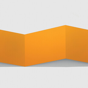 Wolfram Ullrich, Modes IV, 1992, acrilico su acciaio, 50x150x10 cm. Courtesy of Dep Art Gallery