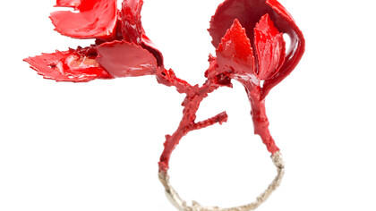 Joana Ribeiro, Ruber Folium, prata 925 e tinta metálica vermelha