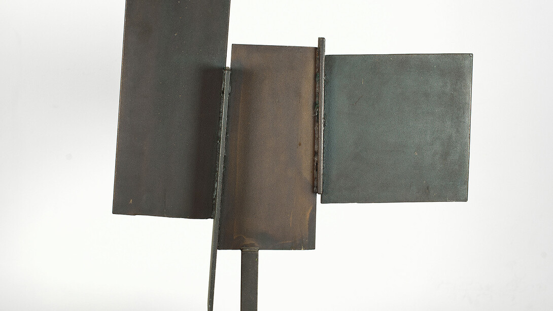 Robert Adams, Balanced forms opus 198, 1963, bronzed steel, 24 x 21 in/61 x 53.5 cm