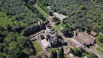Veduta aerea di Villa Adriana con le Grandi Terme e il Pecile. Tivoli, Italia