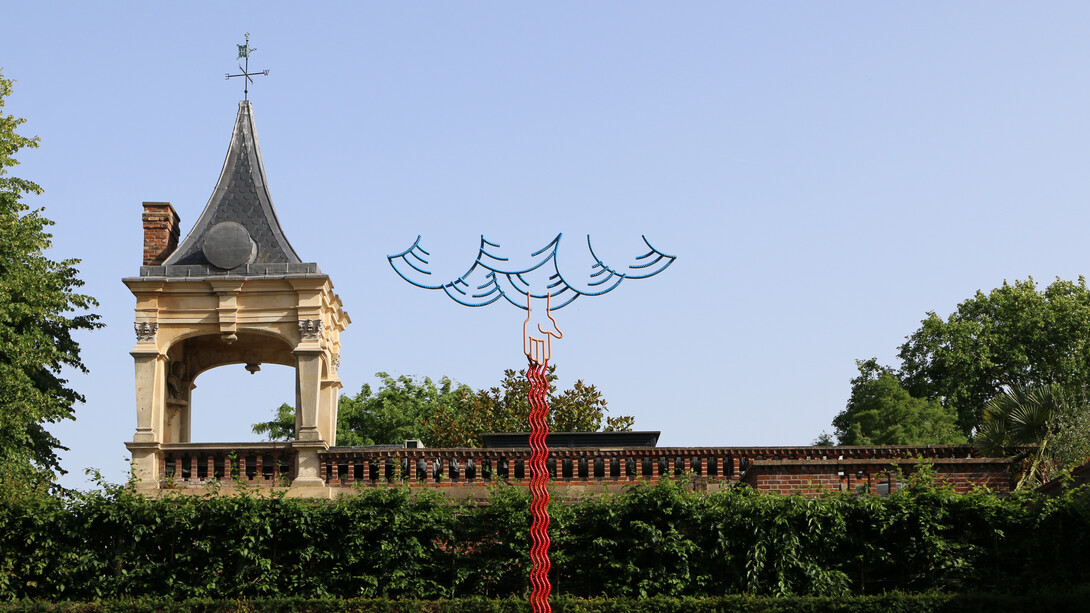 Konstantin Benkovich, the Right Hand of God, steel rebar and paint, height: 370 cm, width: 200 cm, Napoleon Garden, Holland Park, London. Courtesy: KCAW Festival