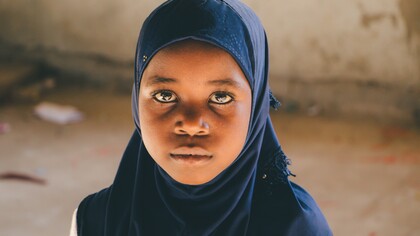 Mutilazioni genitali femminili. Ai padri, non ancora sufficientemente sensibilizzati contro questo triste fenomeno, chiederei come reagirebbero se le loro figlie dovessero essere sottoposte a tale tortura