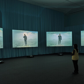 Aziz Hazara, Bow echo, exhibition view. Courtesy of S.M.A.K.