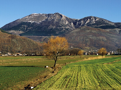 Paisaje otoñal en Val d'Agri, Basilicata, Italia