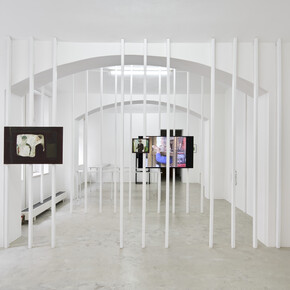 Various artists, Local stigma, exhibition view. Courtesy of Hunt Kastner