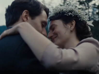 Le protagoniste femminili, Lucia, Ada e Flavia, incarnano la forza e la resilienza delle donne di montagna, esprimendo con delicatezza i sogni e le sfide della vita in tempo di guerra. Immagine dal trailer del film con Giuseppe De Domenico e Martina Scrinzi