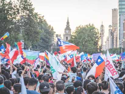 Manifestación multitudinaria a favor del entonces candidato Gabriel Boric en la Avenida Libertador Bernardo O'Higgins en Santiago de Chile