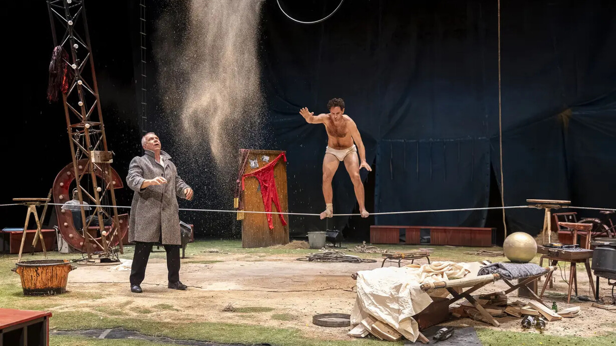 Le funambule. Avec l'aimable autorisation du Les Célestins, Théâtre de Lyon