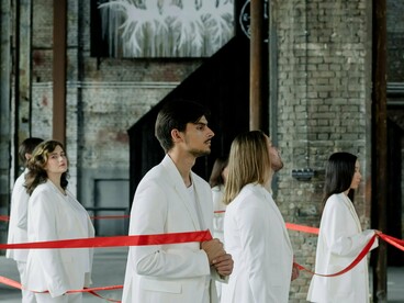 A piora foi significativa: minhas emoções, pensamentos e comportamentos ficaram desregulados, e percebi que continuar nesse ciclo seria perigoso para minha saúde mental. A decisão mais sensata foi romper o tratamento com essa psicoterapeuta e, ao mesmo tempo, fechar minha conta no Instagram, encerrando o acesso a um ambiente que só alimentava minhas vulnerabilidades