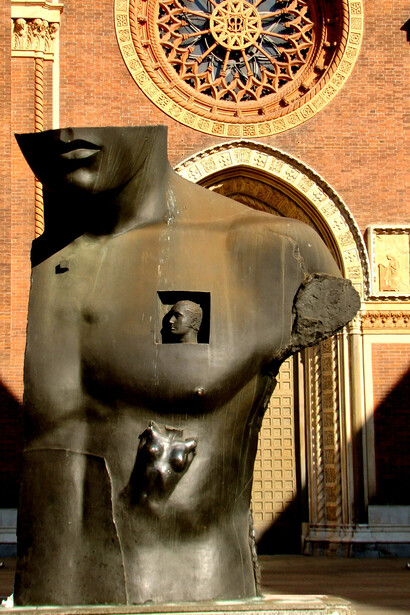 Petto a metà. Igor Mitoraj