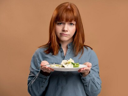 A woman with food intolerances is committed to maintaining a healthy lifestyle by choosing nutritious foods that suit her dietary needs