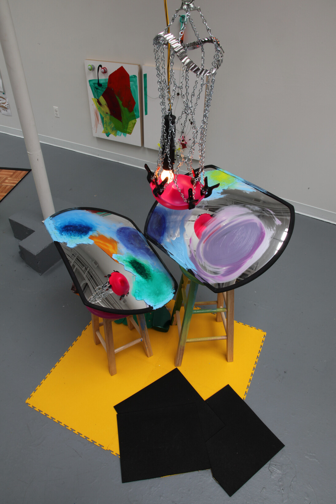 Jessica Stockholder, Gross National Growth, 2014, drive way mirrors, oil paint, acrylic paint, wooden stools, silicone mold, light fixture and cord, clamps, basket ball hoop, pie pan rim, chain and hardware, snap together driveway tiles, black rubber tiles, carpet, plastic parts, copper foil, Hauteur variable (240 cm minimum) x 226 x 160 cm, Courtesy of the artist and Galerie Nathalie Obadia, Paris/Bruxelles