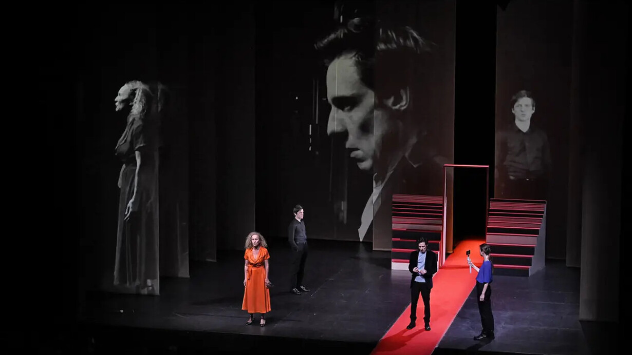 Le rouge et le noir. Avec l'aimable autorisation du Les Célestins, Théâtre de Lyon 