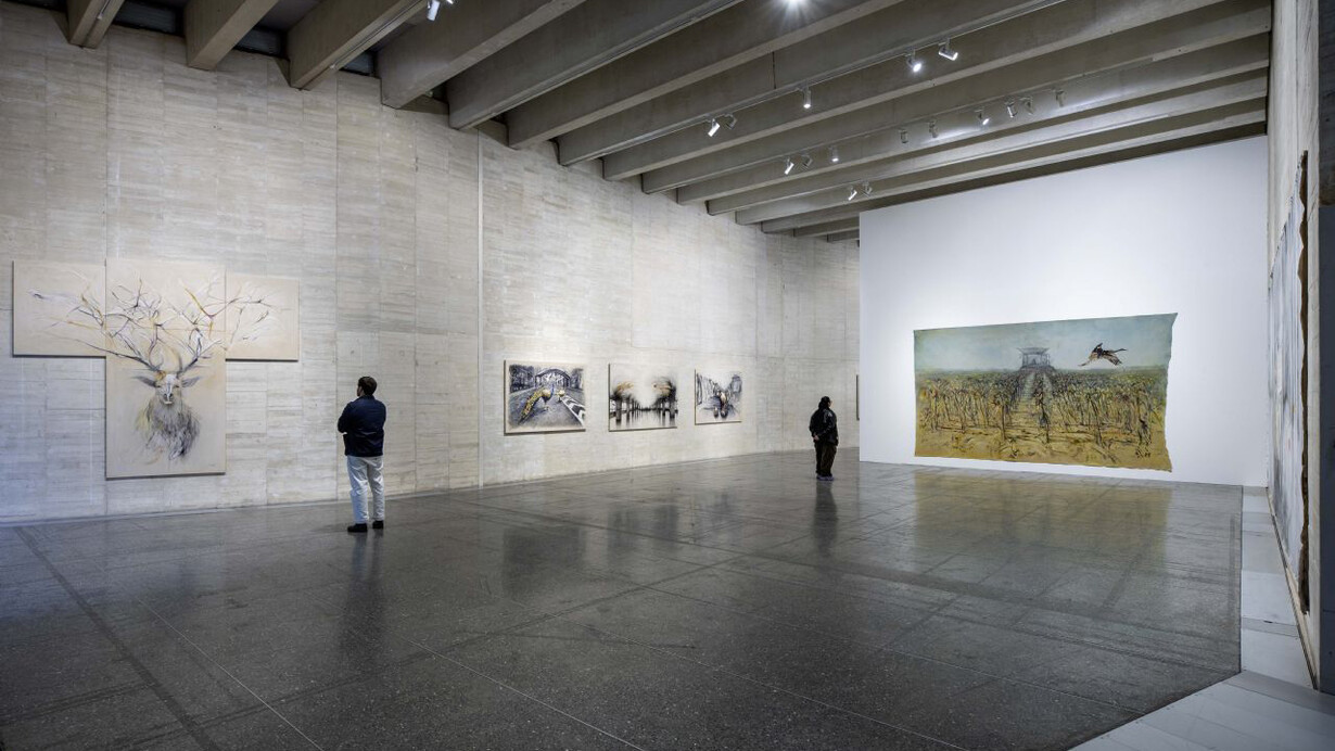 Luis Moro, El bramido de la Tierra, vista de exhibición. Cortesía del MUSAC