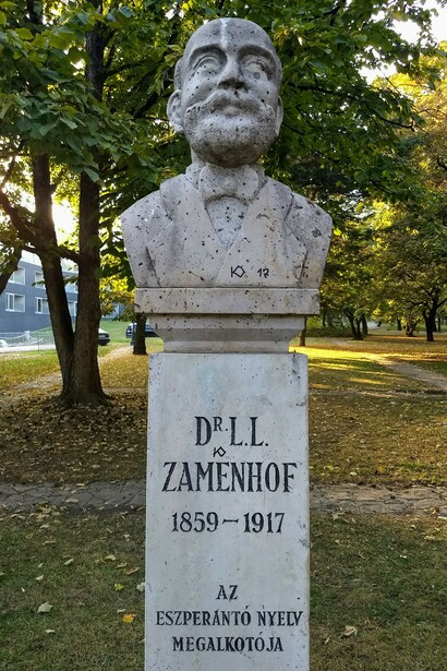 Péter Berecz, busto de caliza, Hadnagy utica, Parque Tabán , Bodapest, Hungría., 1999