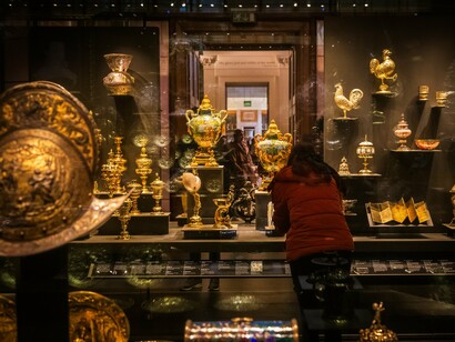 Museu Britânico. O colecionismo é, antes de tudo, uma forma de expressão pessoal. Para alguns, colecionar é uma forma de preservar a história. Para outros, é um exercício de nostalgia, ou ainda um investimento financeiro