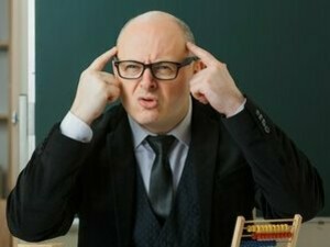 Professor visivelmente irritado. Eu sabia que estava errado, e sabia disso no exato momento em que o tom da minha voz ultrapassava o limite aceitável. 

