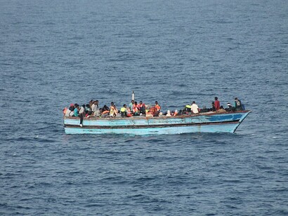 Migranti su barconi al largo delle coste libiche: "Fu in quel momento che realizzai di essere di fronte a dei veri profughi, di quelli che si vedono in televisione, mai e poi mai avrei immaginato di vederli arrivare  in Sardegna..."