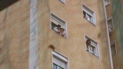 Confinados... y aplaudiendo cada tarde a los sanitarios