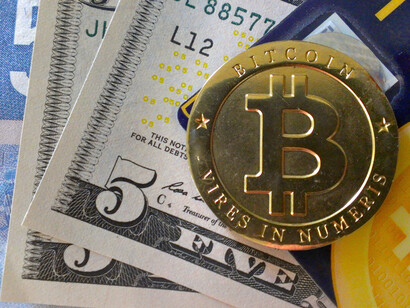 El bitcoin y las divisas internacionales