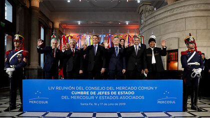 Santa Fe en Argentine, 17/07/2019 : le président de la République Jair Bolsonaro pose pour une photo avec les autres chefs d'État et de gouvernement du Mercosur