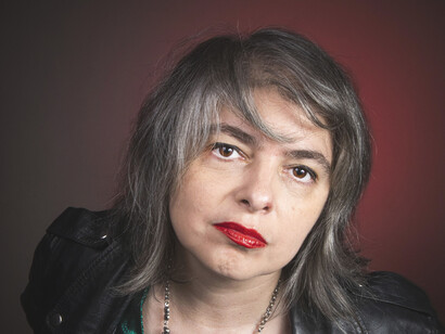 En relatos como “El chico sucio”, el terror de Enríquez no proviene de lo sobrenatural sino de la normalización del sufrimiento ajeno