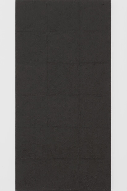 Chung Chang-Sup, “Meditation 93612-A” 1993. Fibre de mûrier sur toile, Tak fiber on canvas, 244 x 122 cm, 96 1/16 x 48 1/32 inches, Photo: Claire Dorn, Courtesy Galerie Perrotin