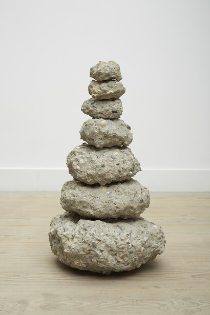 Shan Hur, The Pagoda, 2015, concrete and steel, 81 x 45 x 35 cm © Shan Hur, 2015, Courtesy: Gazelli Art House, Photography: Benjamin Westoby