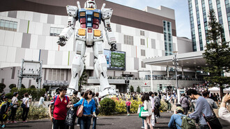 Centro commerciale Tokyo Divercity con statua robot Gundam RX78