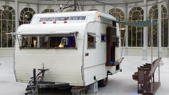 La exposición *El Hacedor de Marionetas*, de Janet Cardiff y George Bures Miller, en el Palacio de Cristal de Madrid